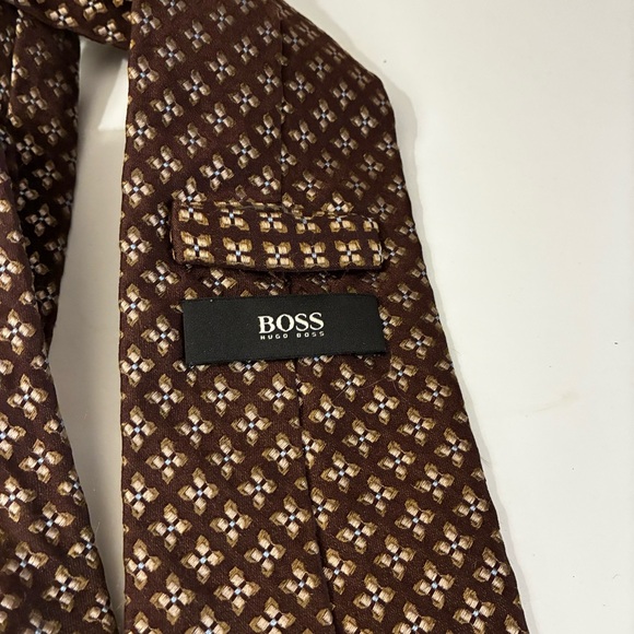 Hugo Boss 100% Silk Brown Geometric Tie - Picture 4 of 5